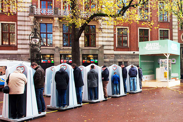 Những kiểu nhà vệ sinh công cộng 'có một không hai', kỳ lạ nhất toilet lộ thiên giữa phố