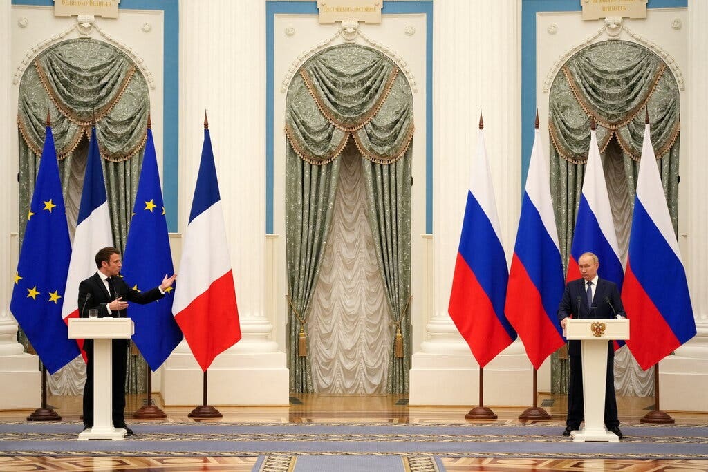Putin: Năm 2024 đánh dấu một sự kiện quan trọng khi chủ tịch Putin có cuộc gặp trọng đại với đồng nghiệp từ cờ Pháp và cờ Nga. Ván cờ dài hơi đã được dùng để giải quyết các vấn đề quan trọng và tạo ra một tầm nhìn mới cho người xem. Hãy xem hình để tìm hiểu chi tiết hơn về sự kiện này!