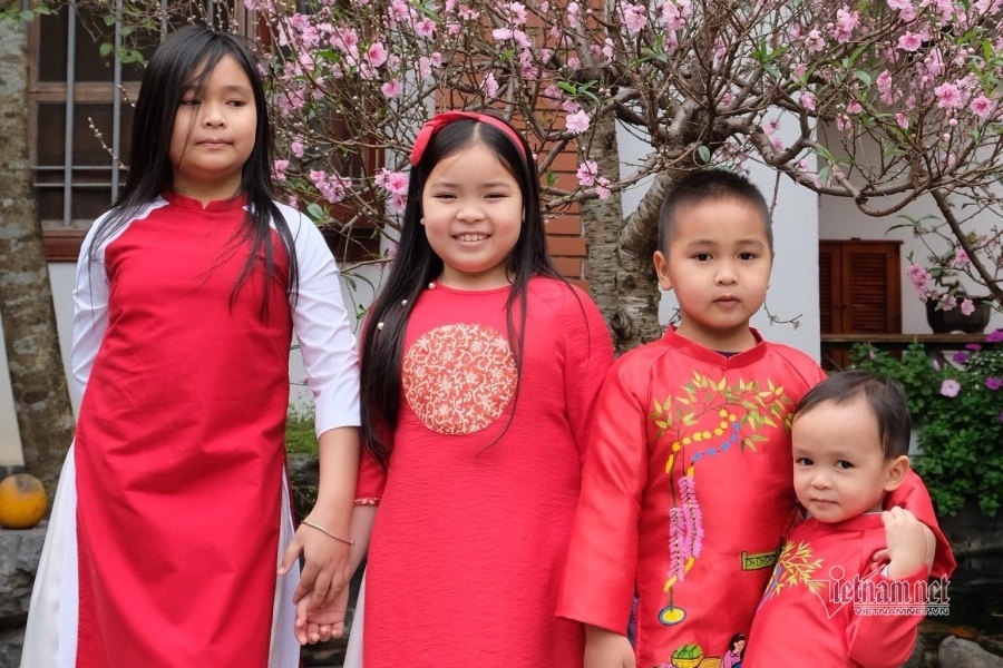 4 con đi học nửa trực tiếp nửa trực tuyến, bà mẹ Hà Nội làm được điều bất ngờ