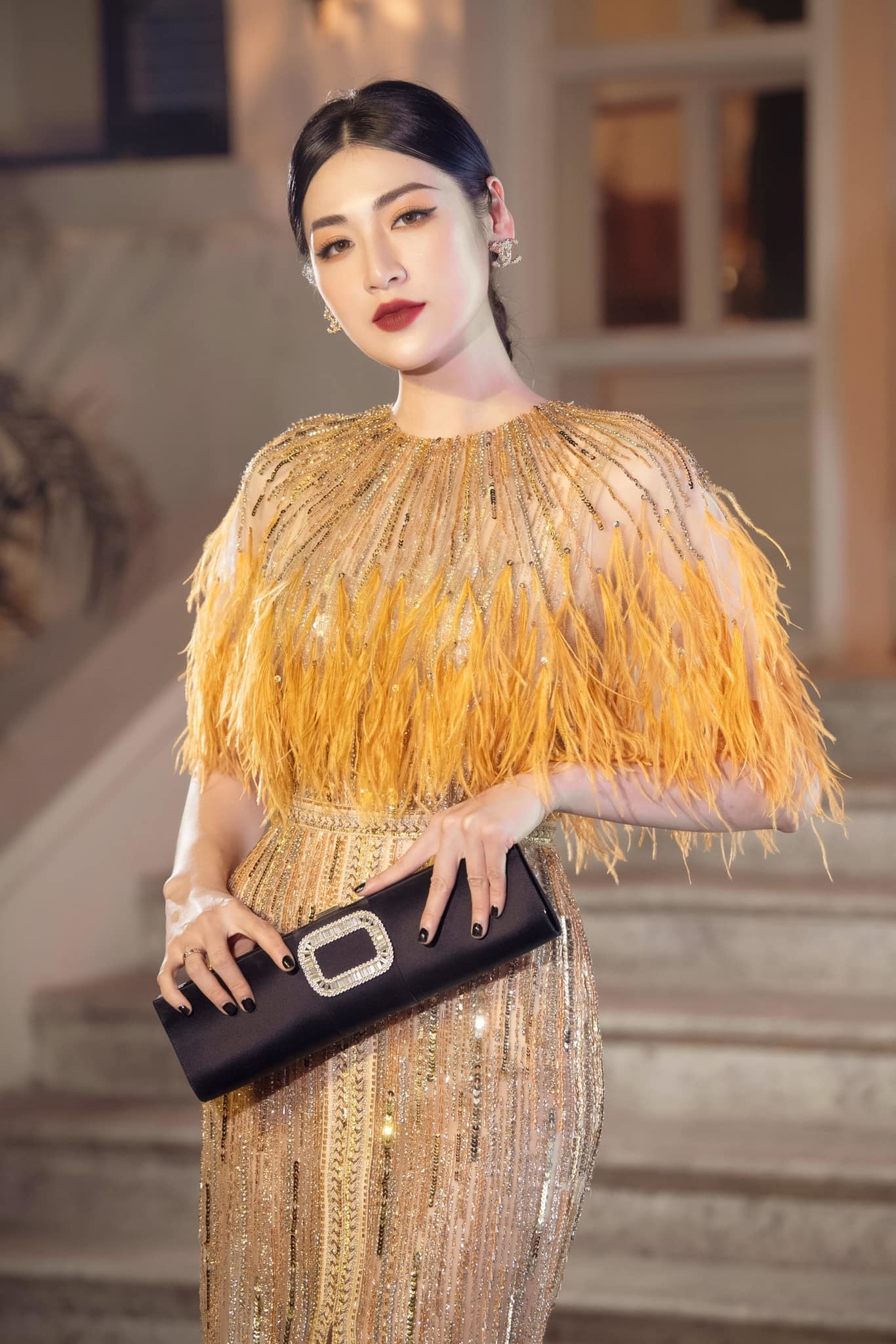Á hậu Tú Anh nhiễm Covid-19