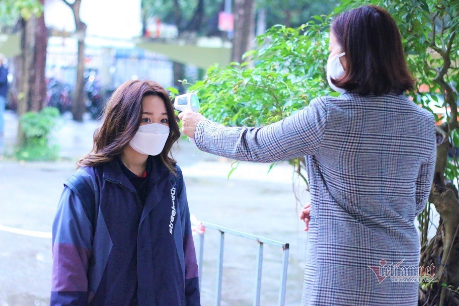 Hà Nội: Phụ huynh bức xúc vì con chưa được đi học trực tiếp