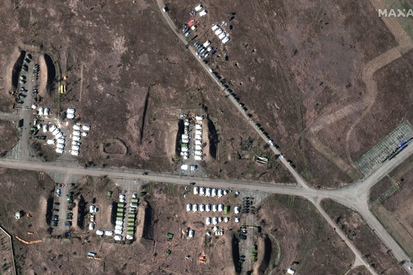 Ảnh vệ tinh hé lộ quân Nga áp sát Ukraina từ nhiều hướng