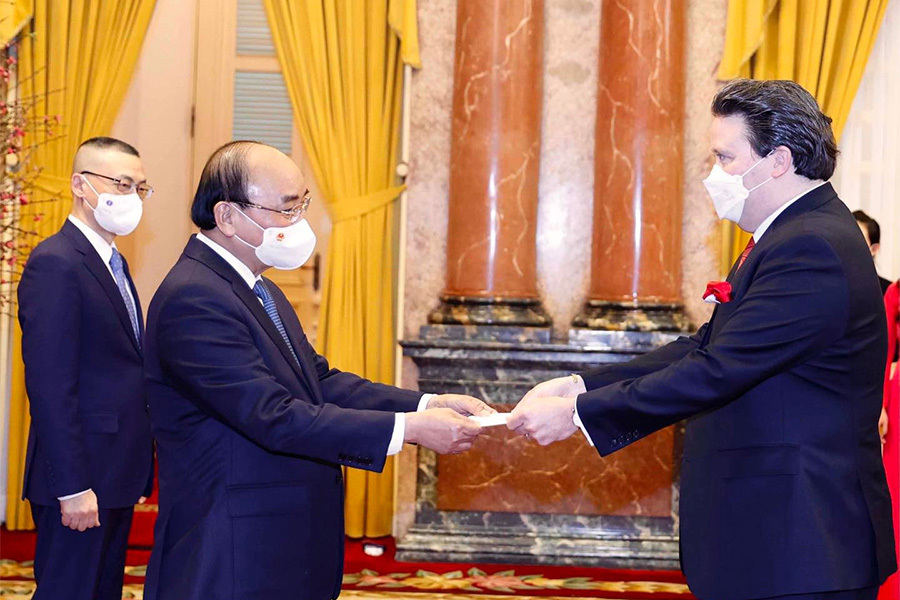 Hình ảnh tân Đại sứ Mỹ trình quốc thư lên Chủ tịch nước