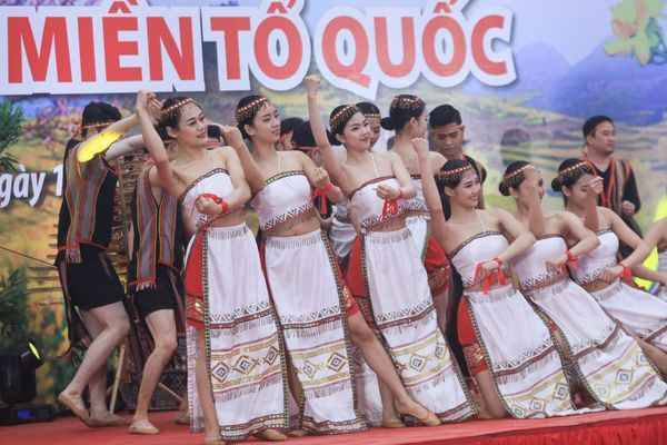 Khai mạc Ngày hội Sắc xuân trên mọi miền Tổ quốc