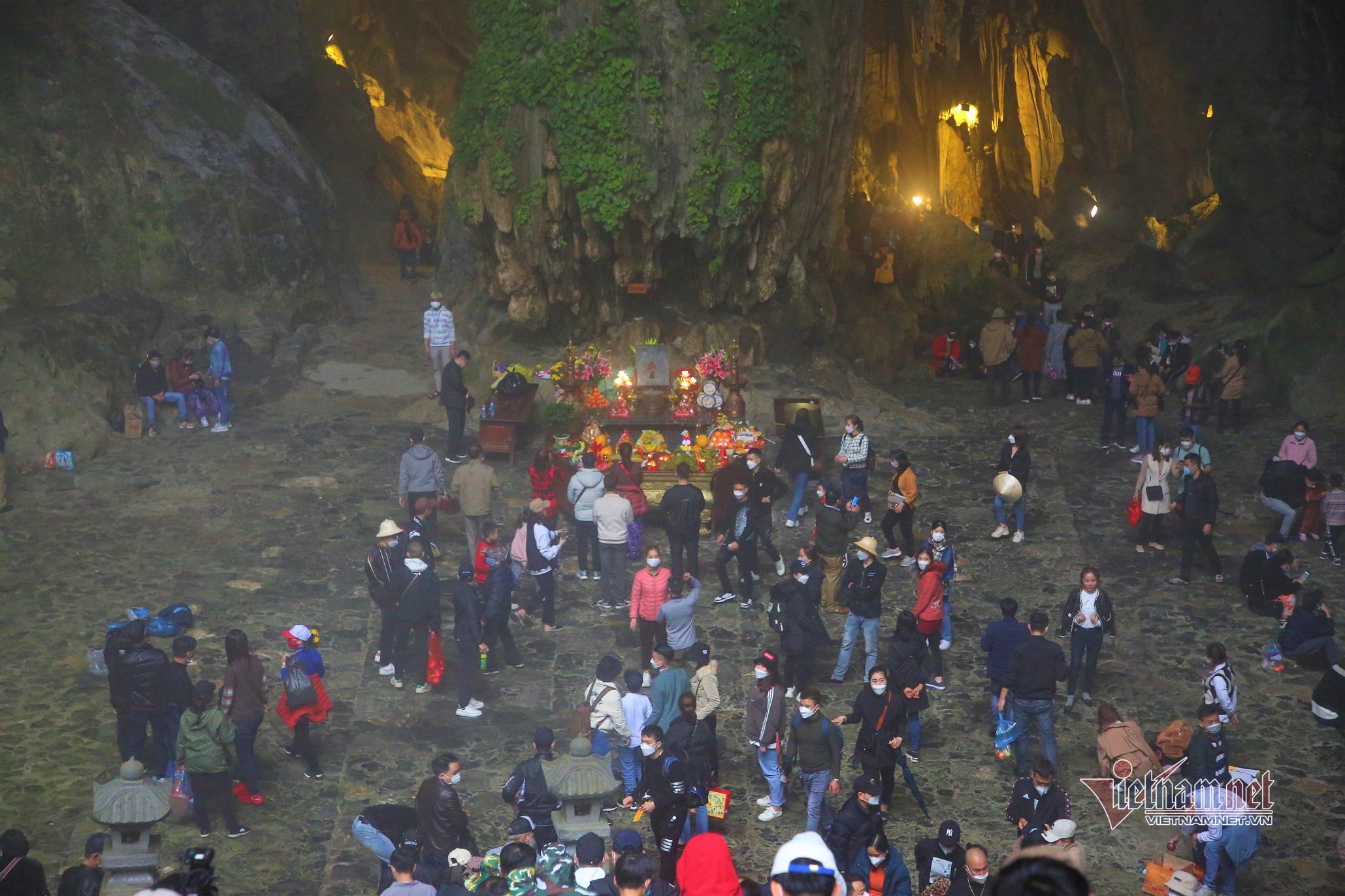 Dòng người đội mưa trẩy hội chùa Hương - Ảnh 14.