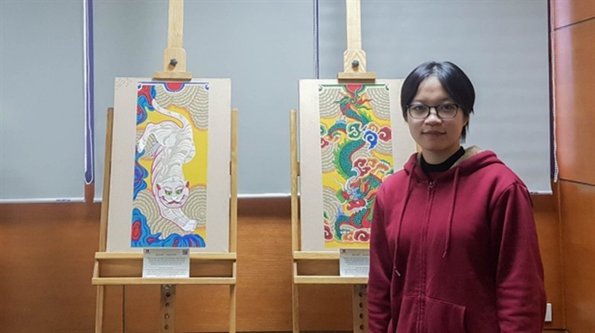 Young artist repurposes traditional painting style