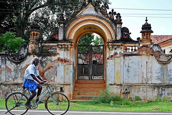 Bí mật đằng sau hàng nghìn biệt thự xa hoa bỏ hoang của các ông trùm khét tiếng Ấn Độ