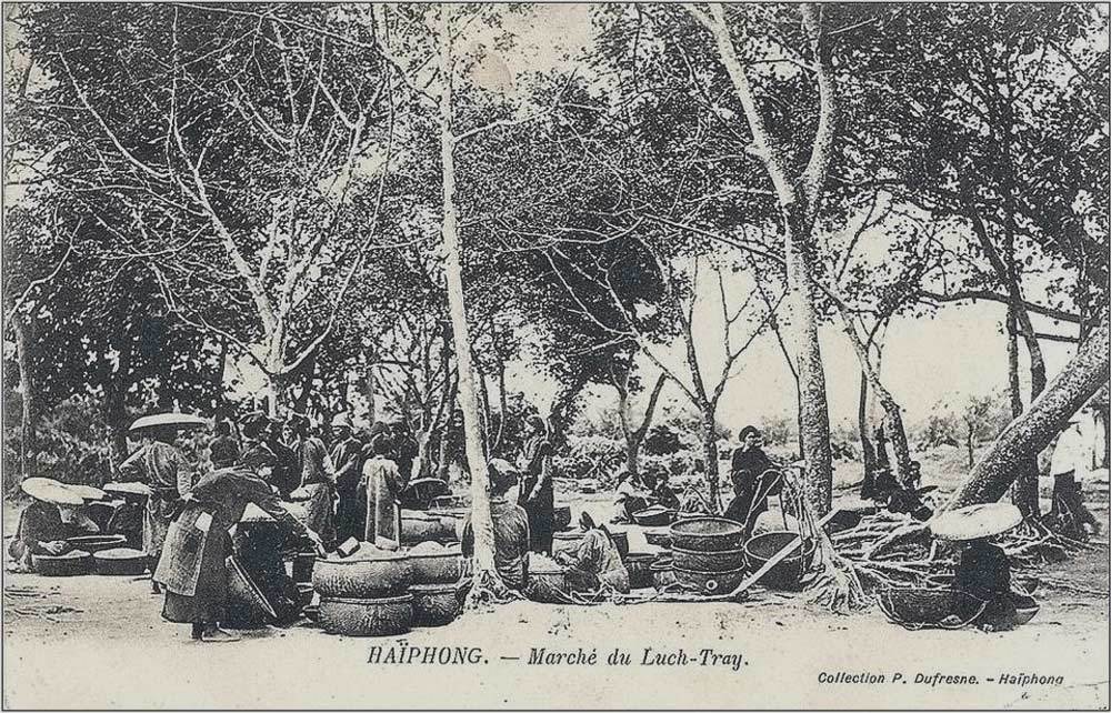 Ấn tượng chợ Việt Nam xưa qua những bức ảnh đen trắng