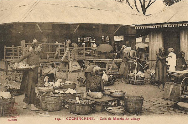 Vietnamese markets in the past as seen in black-and-white photos