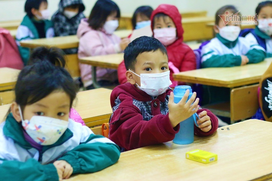 Bộ GD-ĐT muốn Bộ Y tế cho ý kiến việc học sinh chưa tiêm vắc xin đến trường