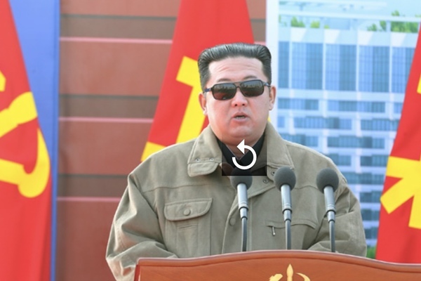 Hình ảnh ông Kim Jong Un 'oai vệ' tại lễ khởi công siêu dự án