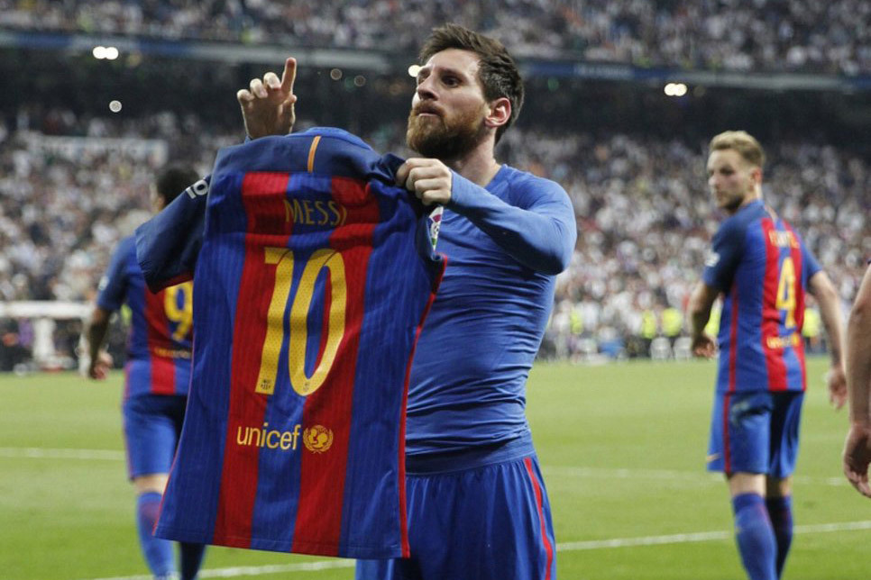 Cùng chiêm ngưỡng hình ảnh của siêu sao bóng đá Lionel Messi với những pha bóng ấn tượng và kĩ năng đỉnh cao trên sân cỏ.