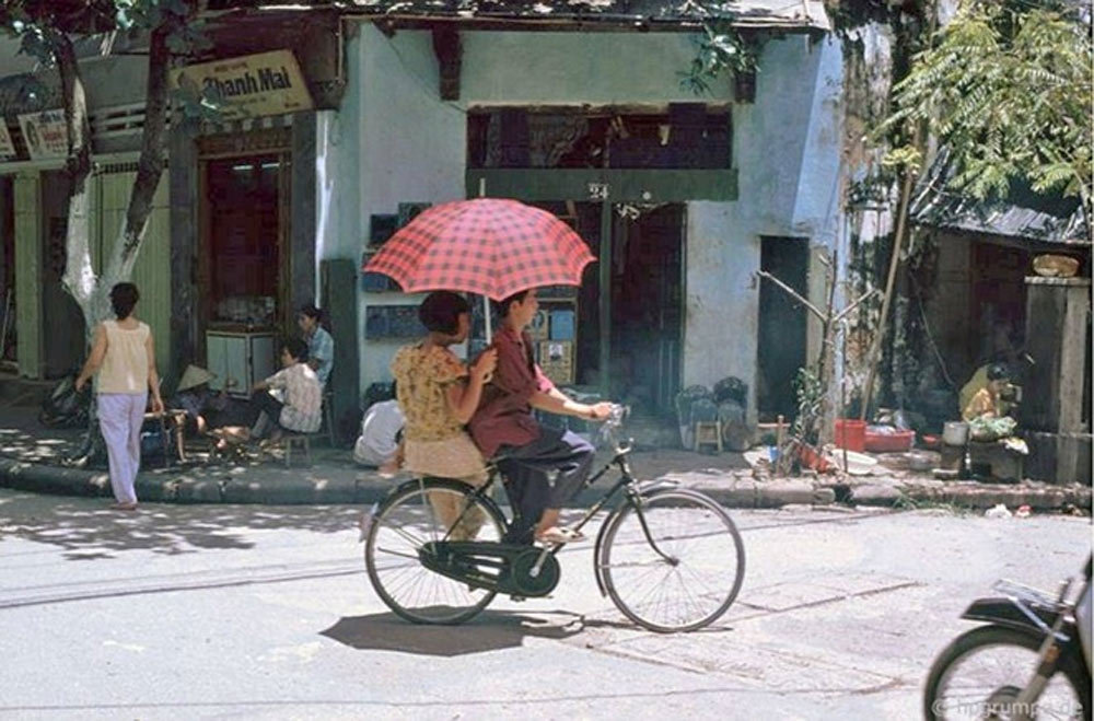 Giao thông Hà Nội năm 1991 qua ống kính nhiếp ảnh gia Đức