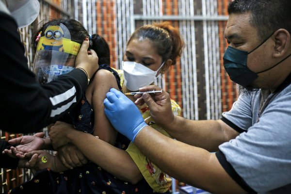 Indonesia và Malaysia hứng kỷ lục buồn vì Covid-19