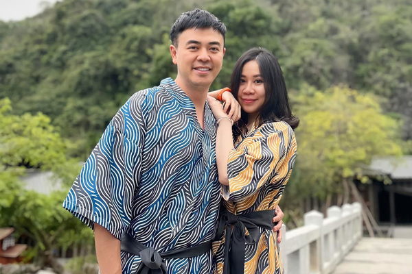 Nhan sắc người vợ kín tiếng của MC Tuấn Tú