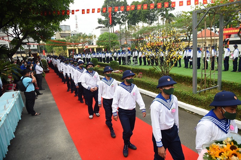 Tân binh TP.HCM tiếp bước cha anh, háo hức tòng quân