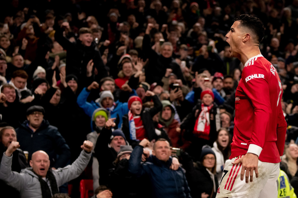 MU trở lại top 4 Premier League: Cơn giận của Ronaldo