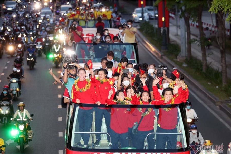 Vietnamese women’s football team receives bonuses, but it’s not enough