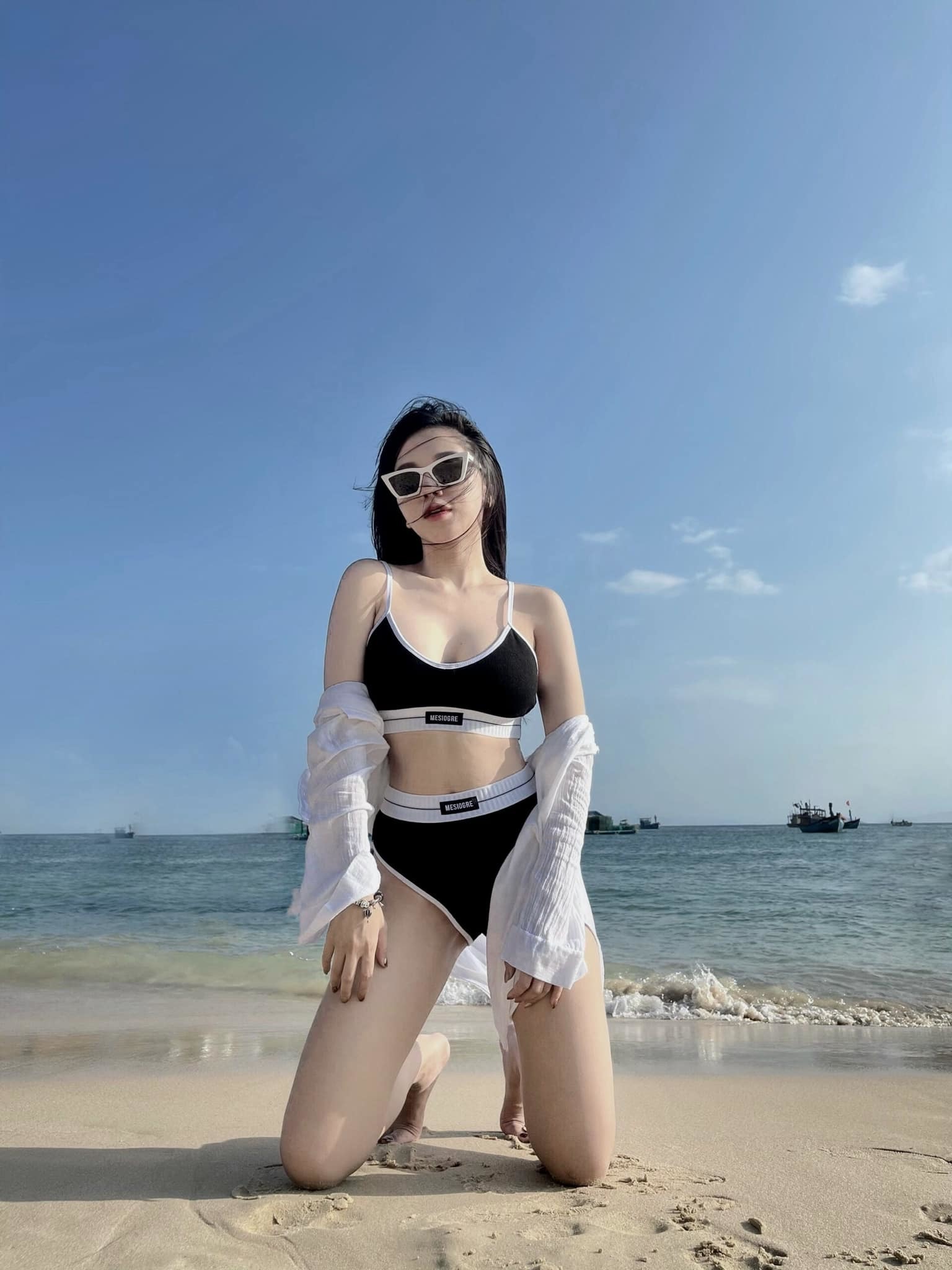 Kiều nữ mất mặt vì bikini 'phản chủ'