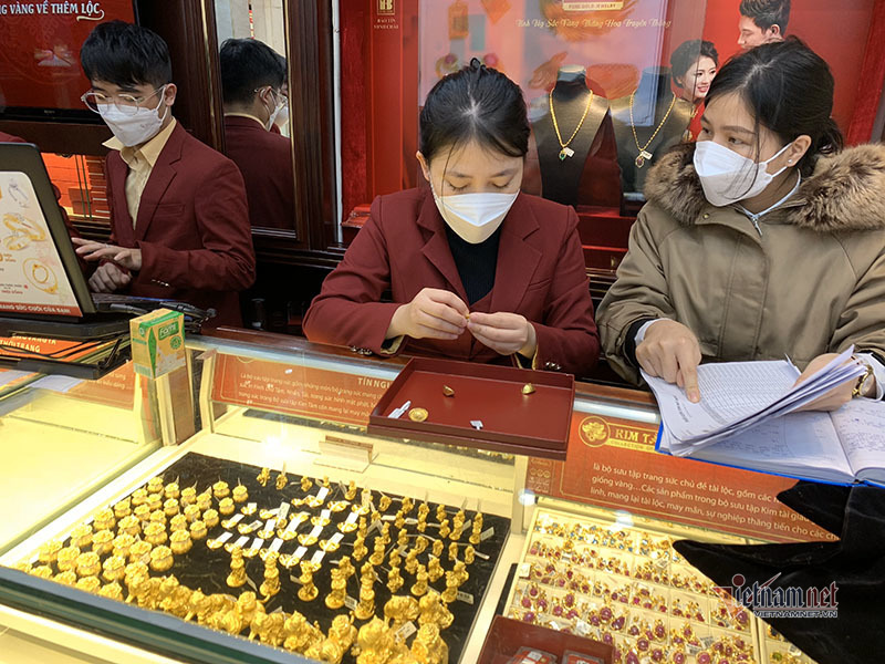 Lãi 6 triệu đồng/lượng trong 2 tháng, buôn vàng dày túi tiền