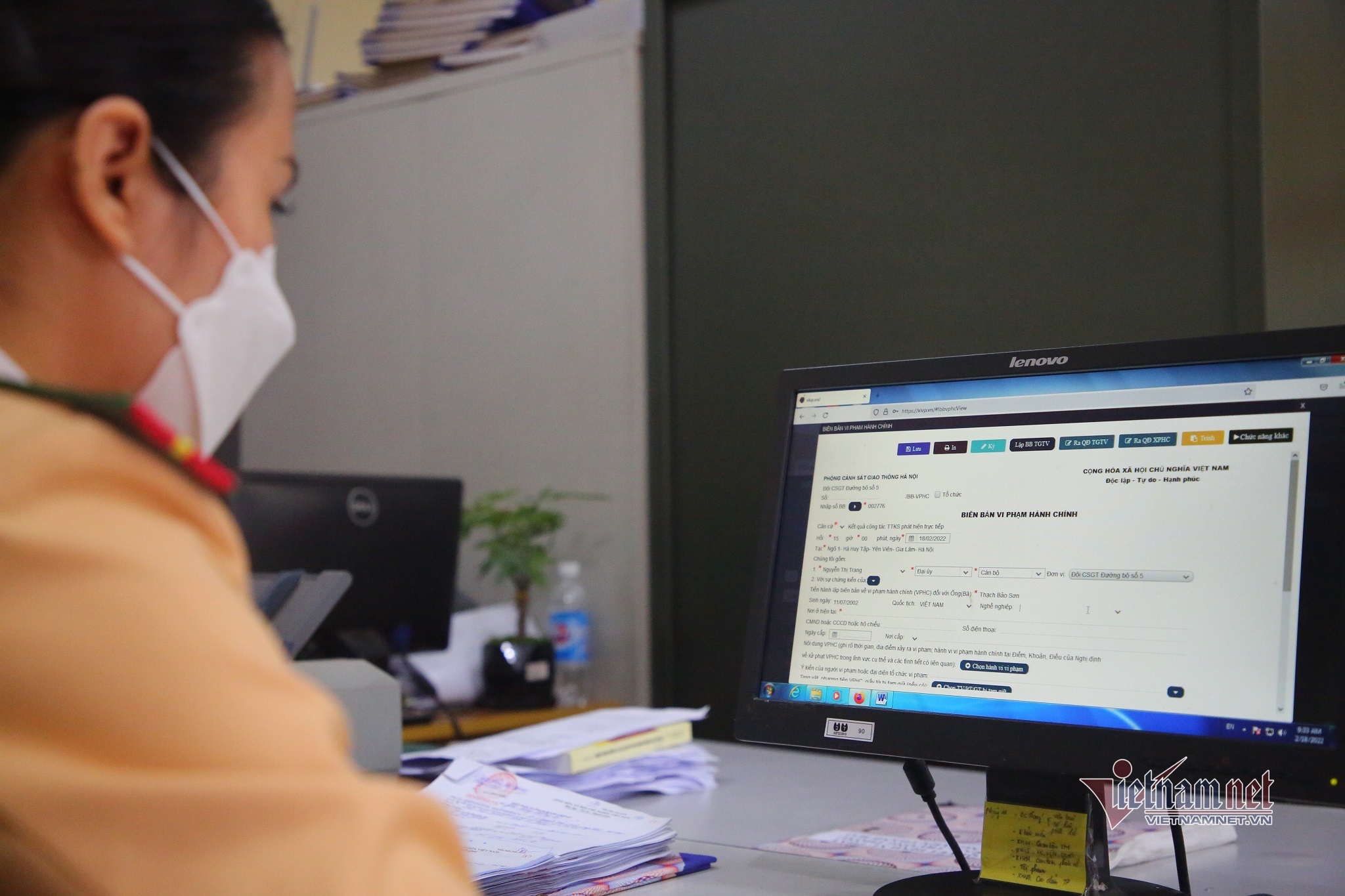 Công an Hà Nội lập biên bản điện tử, tài xế nộp phạt trực tuyến