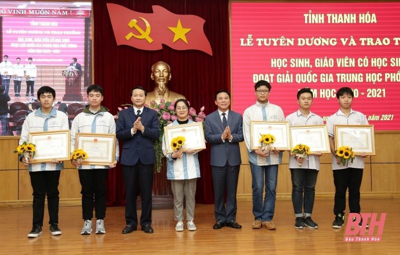 Bí thư Thanh Hóa tuyên dương học sinh, giáo viên đoạt giải quốc gia năm học 2020-2021