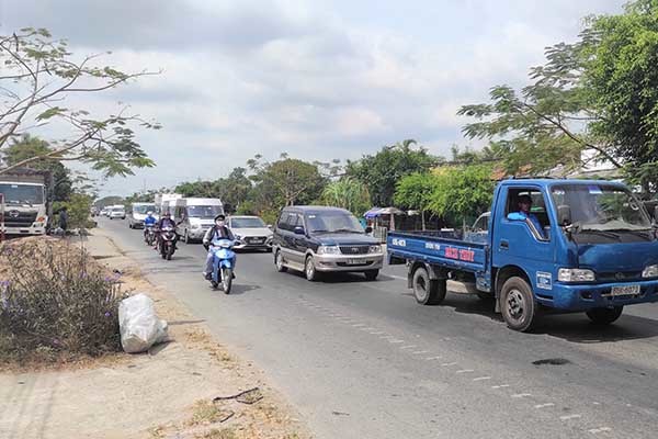 Sóc Trăng: Du khách hành hương, kẹt xe hàng km trên quốc lộ 1A