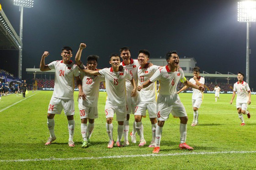 Vietnam team thrashes Singapore in opening match of 2022 AFF U23 Championship