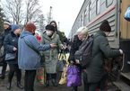 Dòng người ồ ạt di tản từ đông Ukraina sang Nga lánh nạn