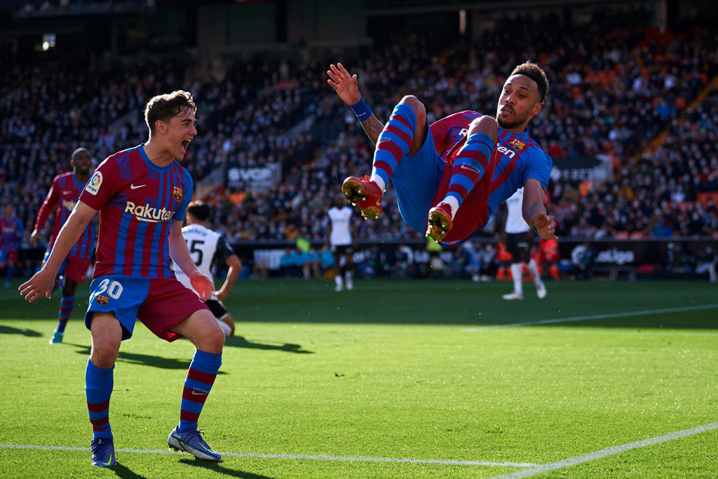 Aubameyang ngất ngây với hat-trick đầu tiên cho Barca