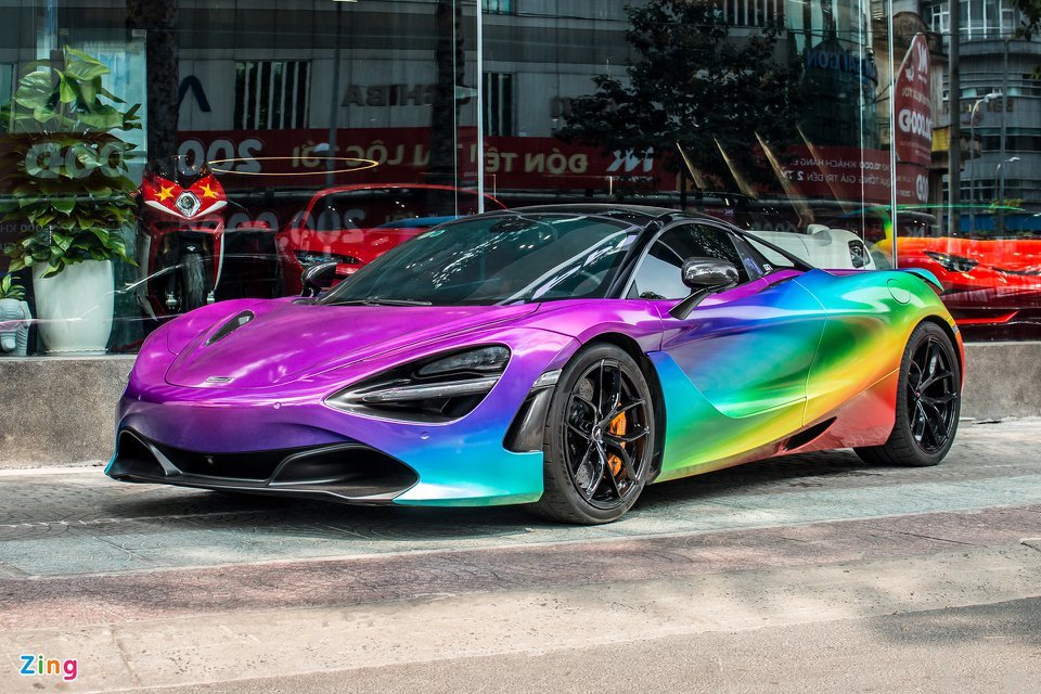 Cận cảnh McLaren 720S Spider màu độc tại TP.HCM