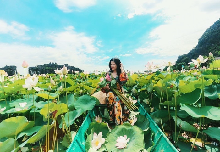 Giới trẻ thích thú vẻ đẹp hút hồn ở Hang Múa