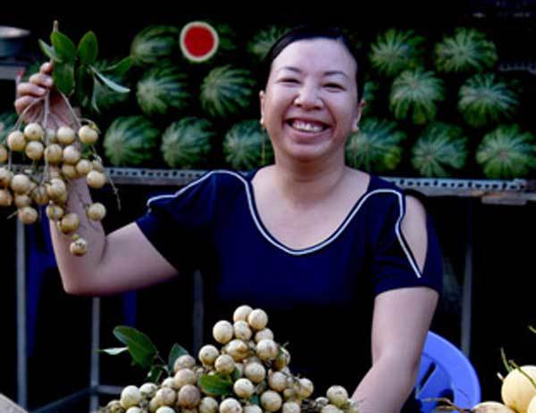 ‘Smiles return’ at floating markets after social-distancing period