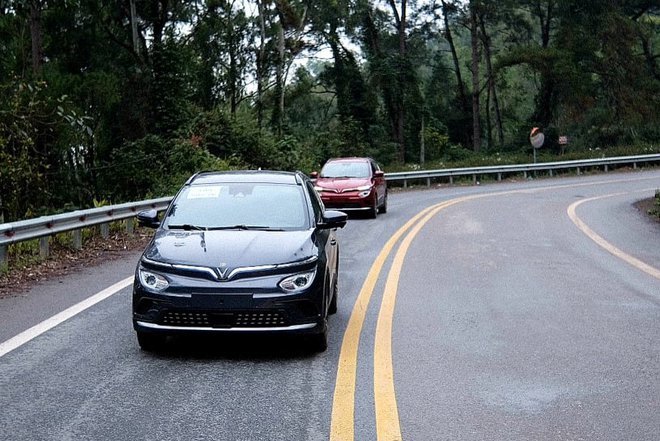 In what cases can a new car without a license plate go out on the street?