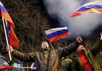 Dân vùng ly khai ở Ukraina ăn mừng sau khi được Nga công nhận độc lập