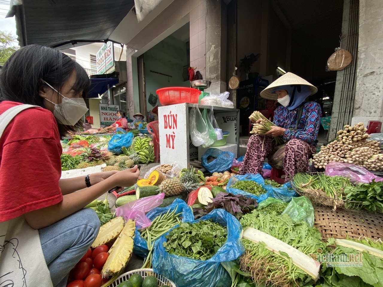 Cơn sốt chợ Đà thành: Gừng tăng 50%, sả lên giá gần gấp đôi
