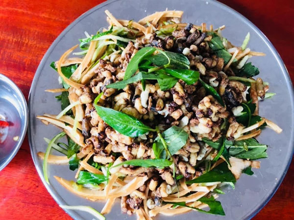 There's a buzz about U Minh District's wild bee pupae salad