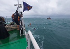 Quảng Ngãi: Cứu thành công 9 ngư dân trôi dạt trên biển