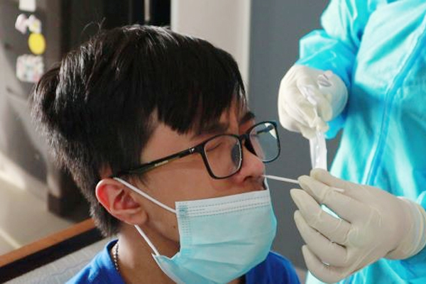 Bộ Y tế: Có hiện tượng đầu cơ, găm hàng, tăng giá kit test Covid-19