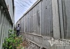 Tường bê tông chặn đường dân đi giữa Thủ đô, huyện ra 'tối hậu thư'