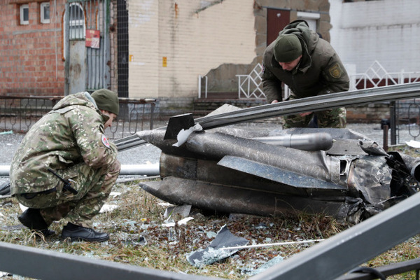 Nga lệnh mở rộng tấn công từ mọi hướng, Kiev kéo dài giới nghiêm