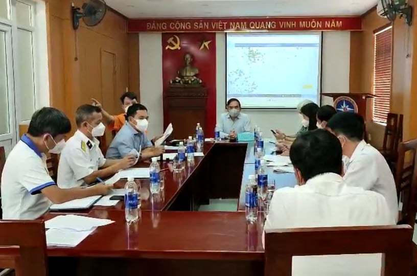 Trực thăng tìm kiếm 8 người mất tích trên biển Vũng Tàu