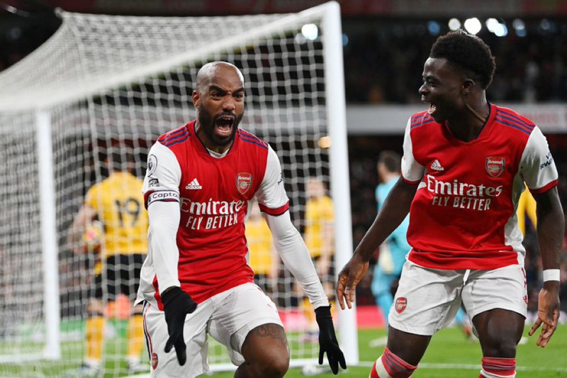 Thắng siêu kịch tính, Arsenal phả hơi nóng vào gáy MU