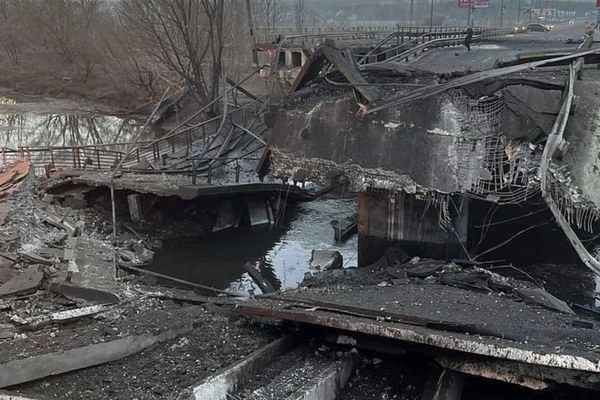 Thủ đô Kiev hứng 'mưa tên lửa', Ukraina cầu cứu giúp đỡ