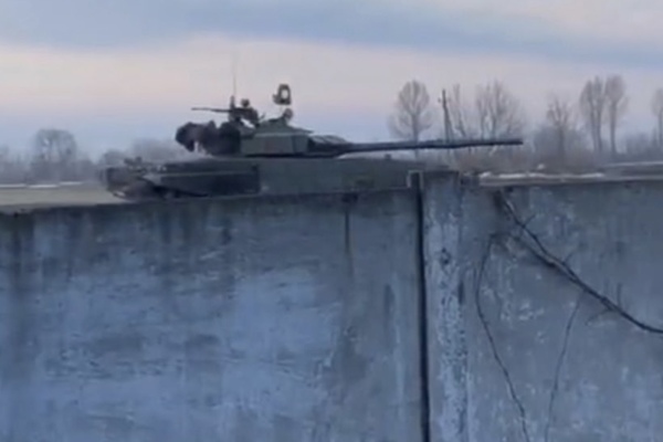 Ông Putin kêu gọi quân đội Ukraina nổi dậy, Kiev thúc giục kháng cự