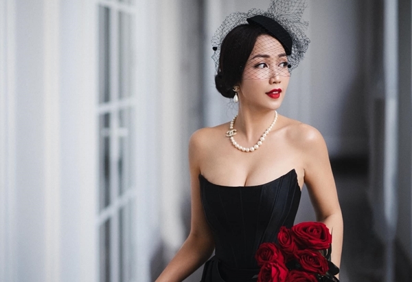 Vẻ gợi cảm của 'MC 3 con' Ốc Thanh Vân