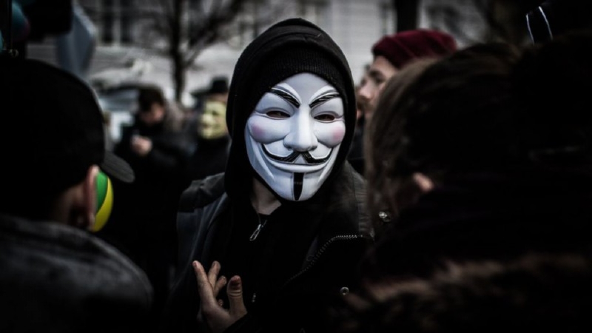 Nhóm hacker khét tiếng Anonymous tuyên chiến với Nga