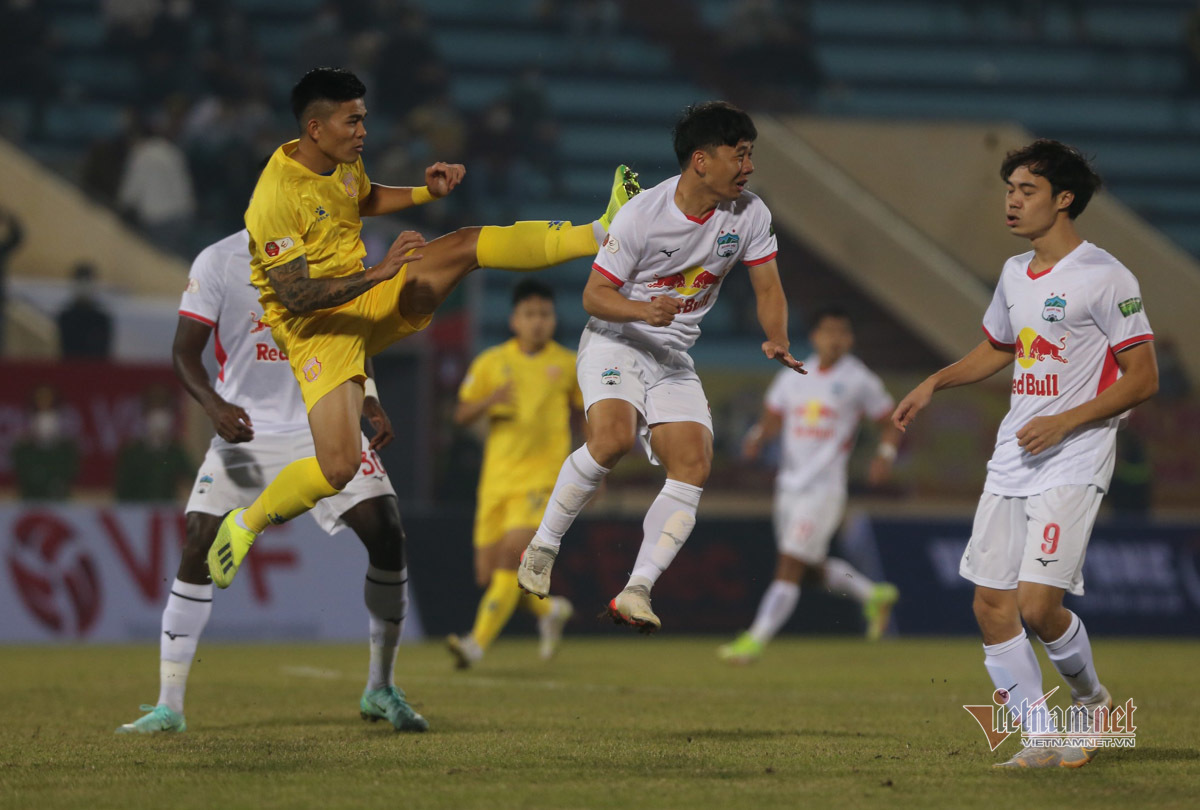 Kết quả bóng đá V-League vòng 1: HAGL bị chia điểm