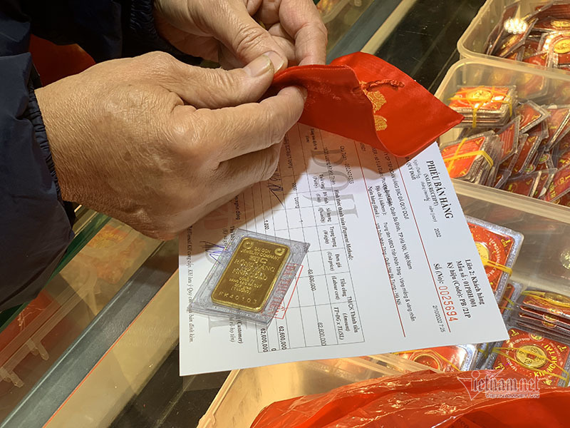 gia-vang-hom-nay-27-02-2022-ket-thuc-tuan-giam-manh