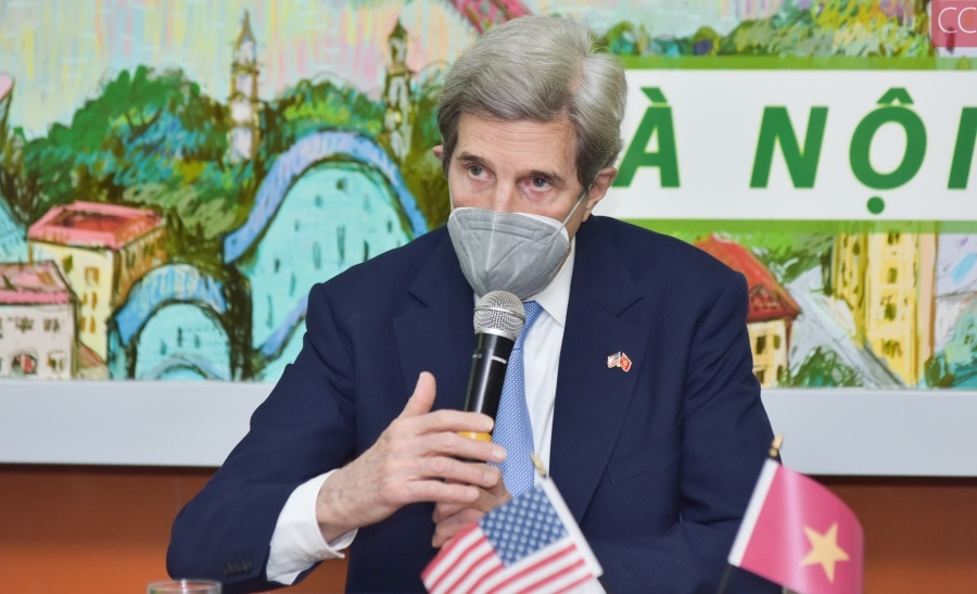 Ông John Kerry trả lời câu hỏi: Giới trẻ làm gì để trở nên thực tế hơn?